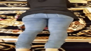 شرت دختر رو میکشه پایین و میمالونه