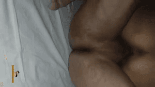 زنه جلو شوهرش میگه بریز توم