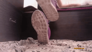 نمایش فوت فتیش با کتونی